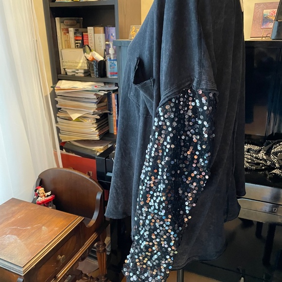 Free People NEW Celine Sequined Sleeve Tee Size Large NWT - Picture 4 of 7